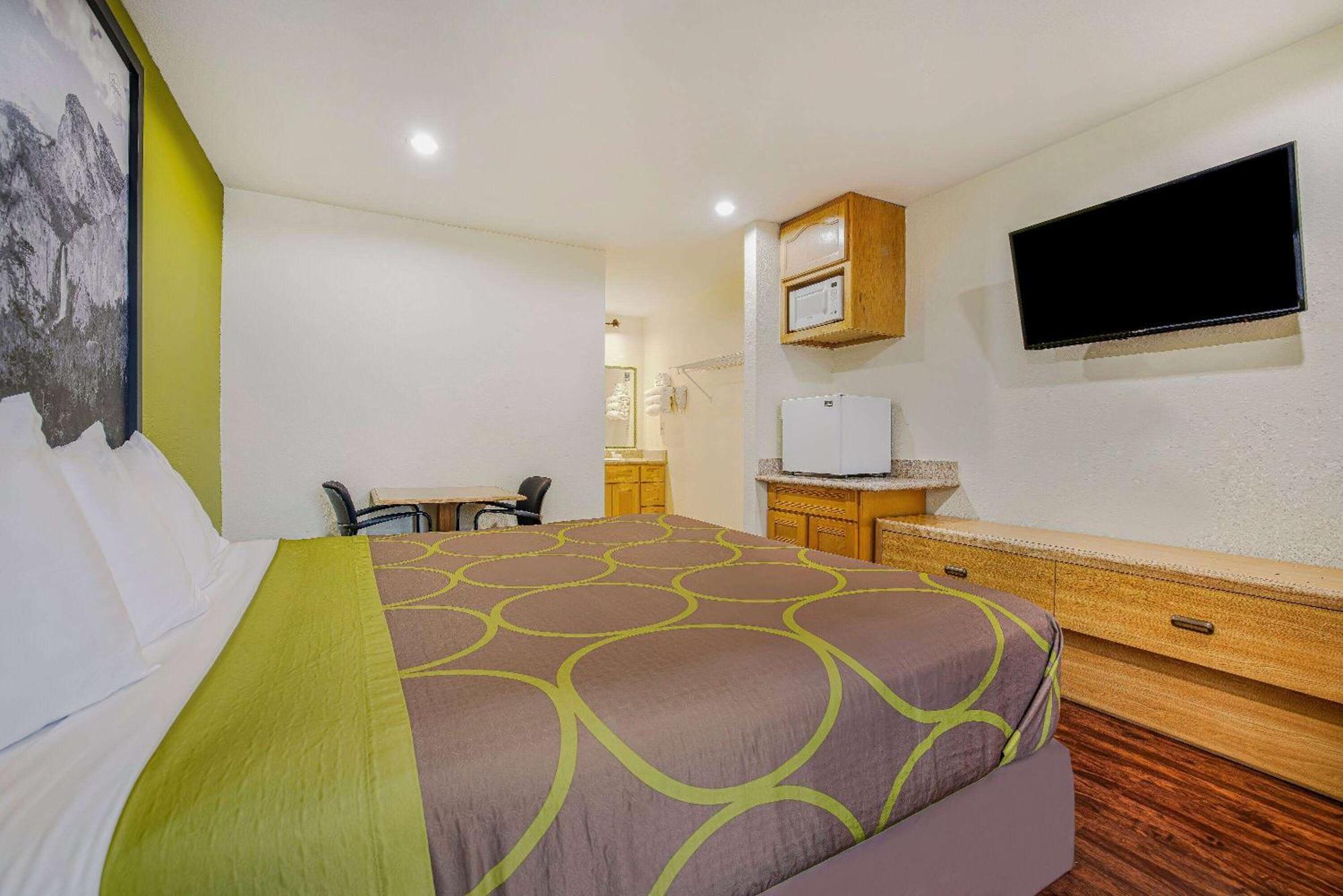 Hotel Super 8 By Wyndham Auburn Esterno foto
