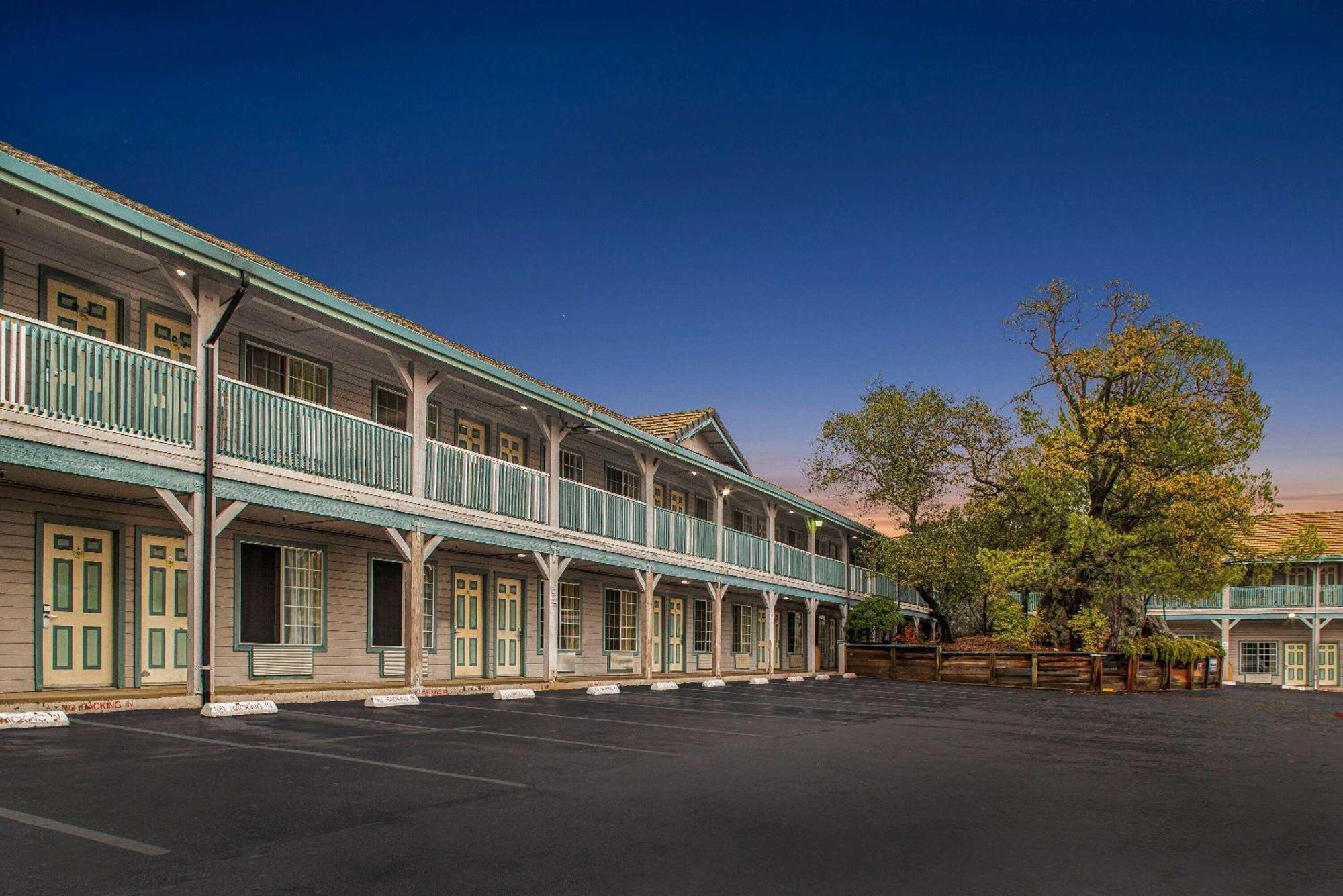 Hotel Super 8 By Wyndham Auburn Esterno foto